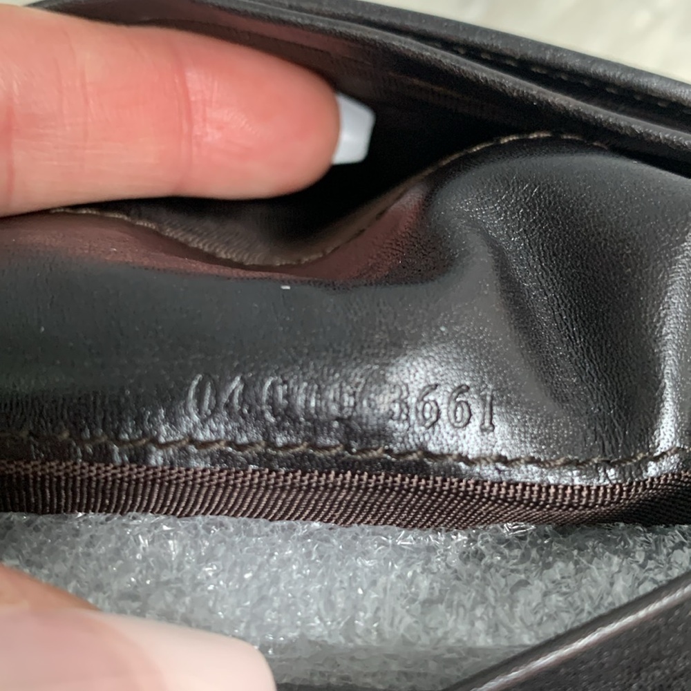 Authentic Gucci small lightweight flexible card holder - Picture 17 of 17